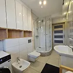 W Centrum Z Widokiem Na Jeziorko Διαμέρισμα