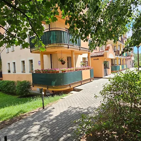 W Centrum Z Widokiem Na Jeziorko